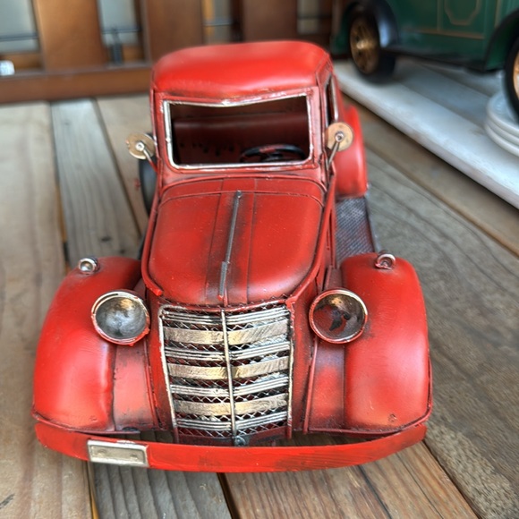 Vintage metal Farmhouse red truck - Picture 4 of 4